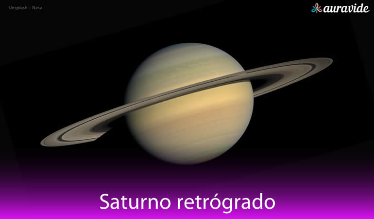 Saturno retrógrado